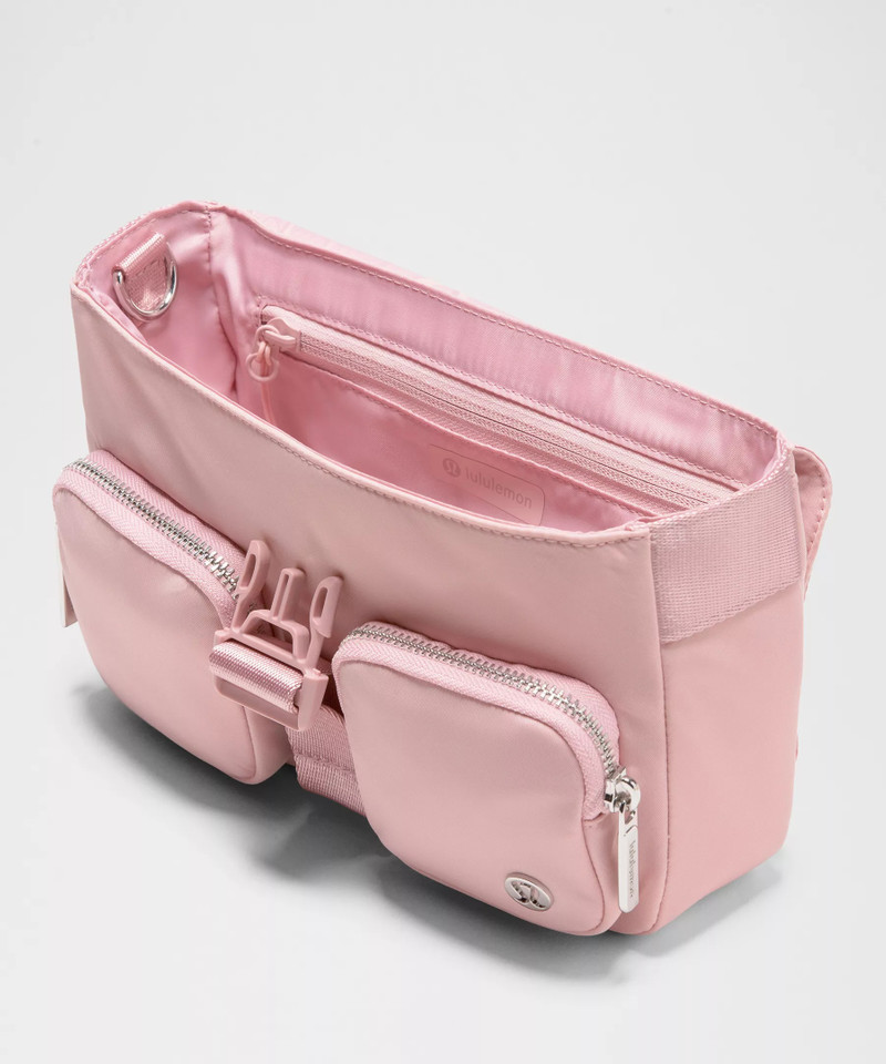 Wunderlust Multi-Pocket Crossbody Bag 3L 4