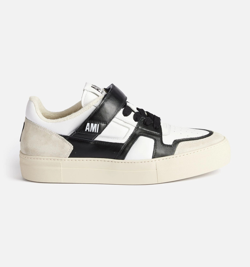 AMI Paris Low-Top Ami De Coeur Sneakers outlook