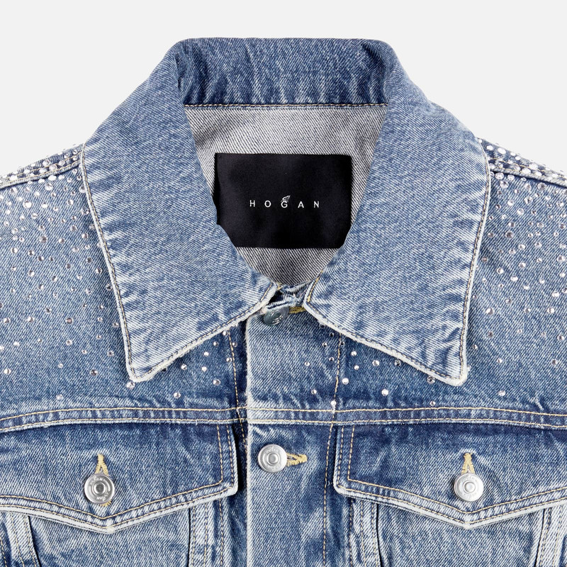 Trucker jacket in denim 7