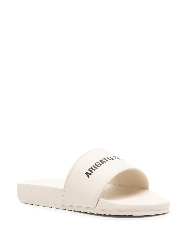 Axel Arigato logo-print pool slides outlook