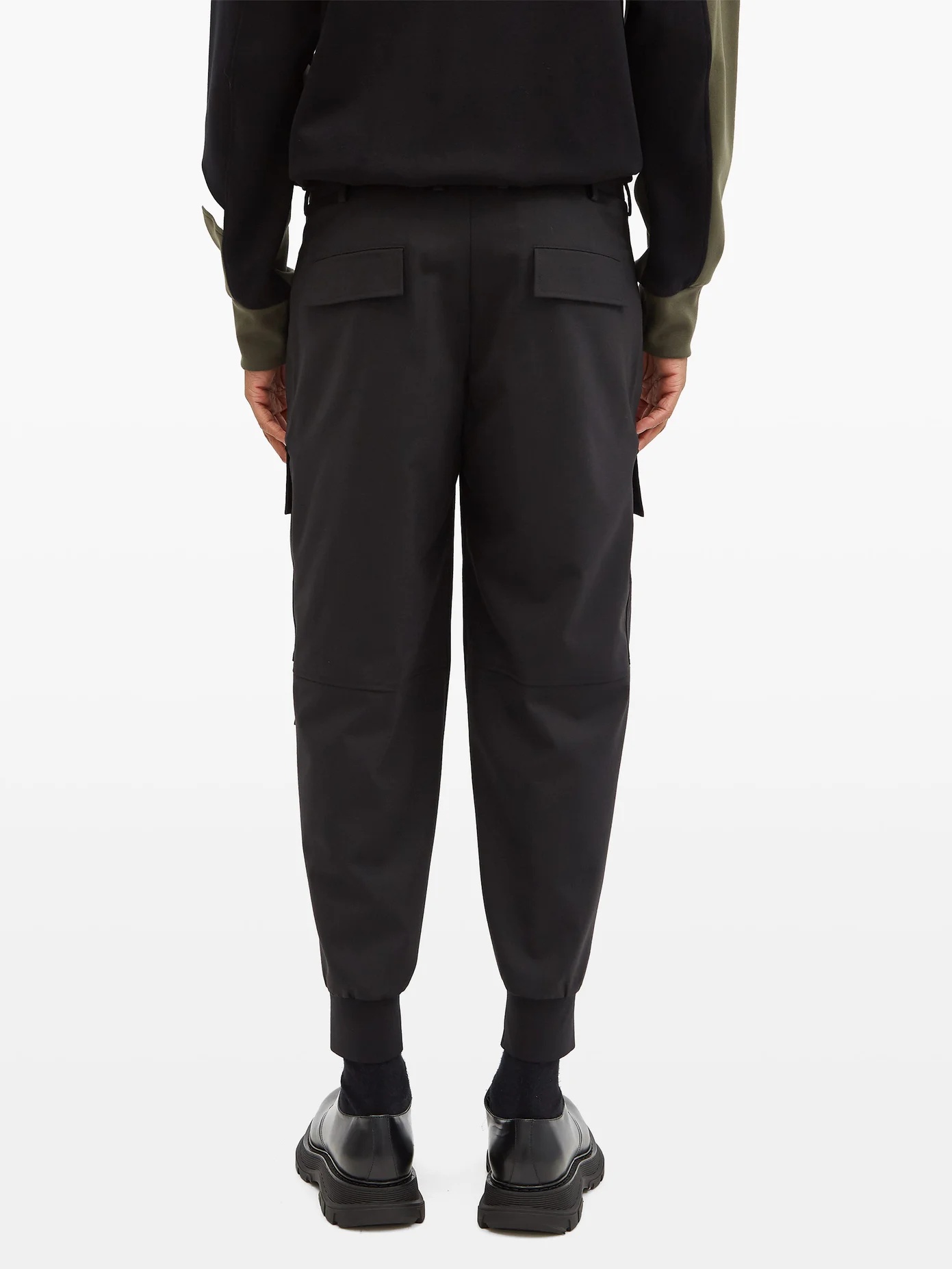 Cargo-pocket cuffed stretch-gabardine trousers - 5