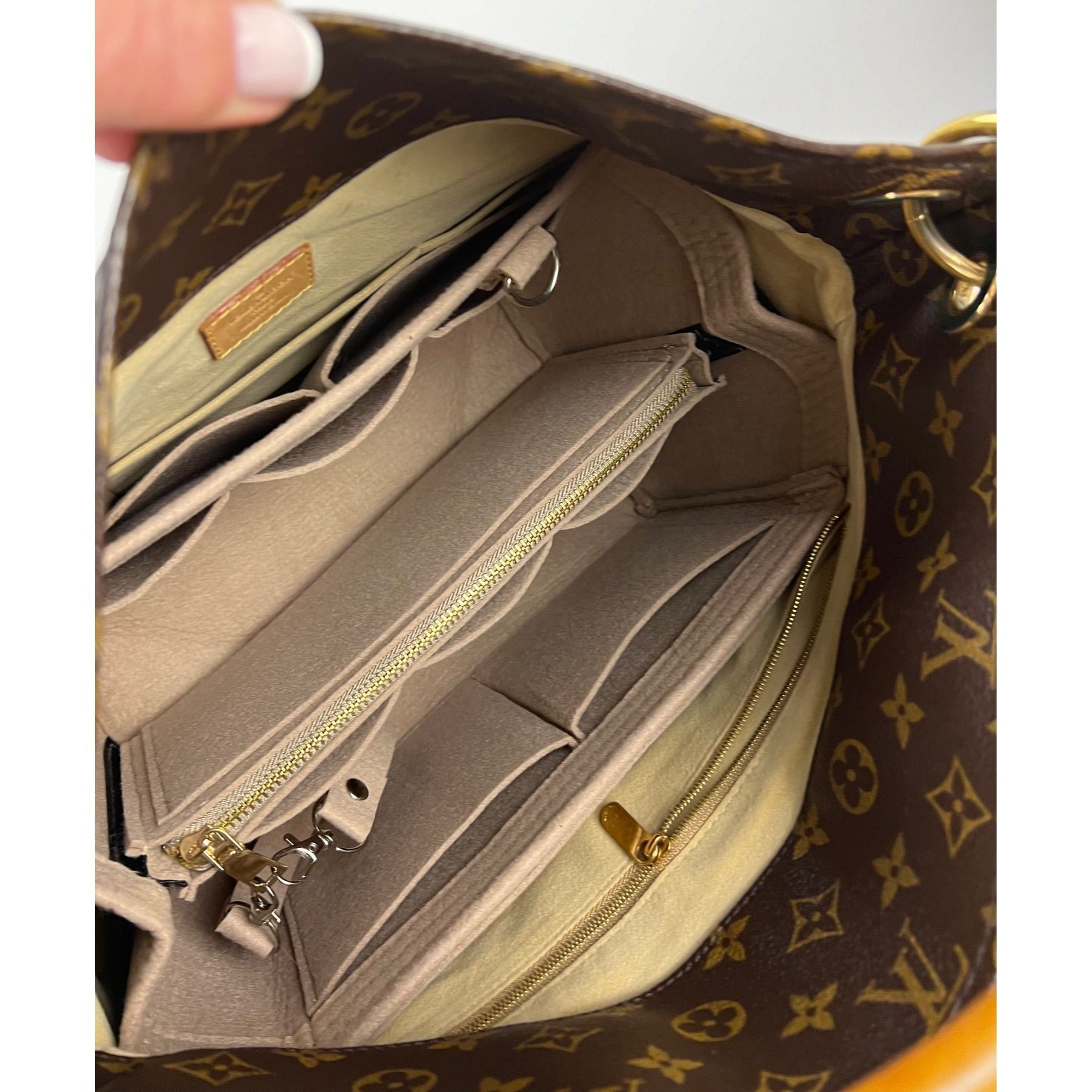 Louis Vuitton Artsy MM Canvas Monogram Hand Tote Bag - 19