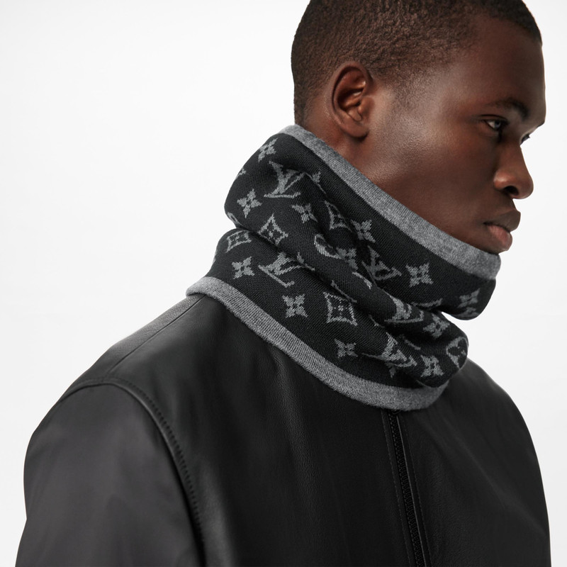 Louis Vuitton Monogram Line Neck Warmer outlook