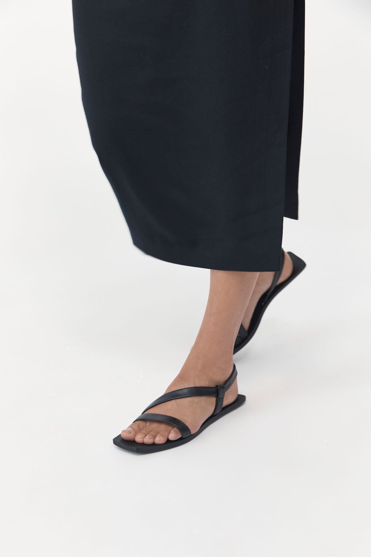 Twist Strap Slide - Black - 1