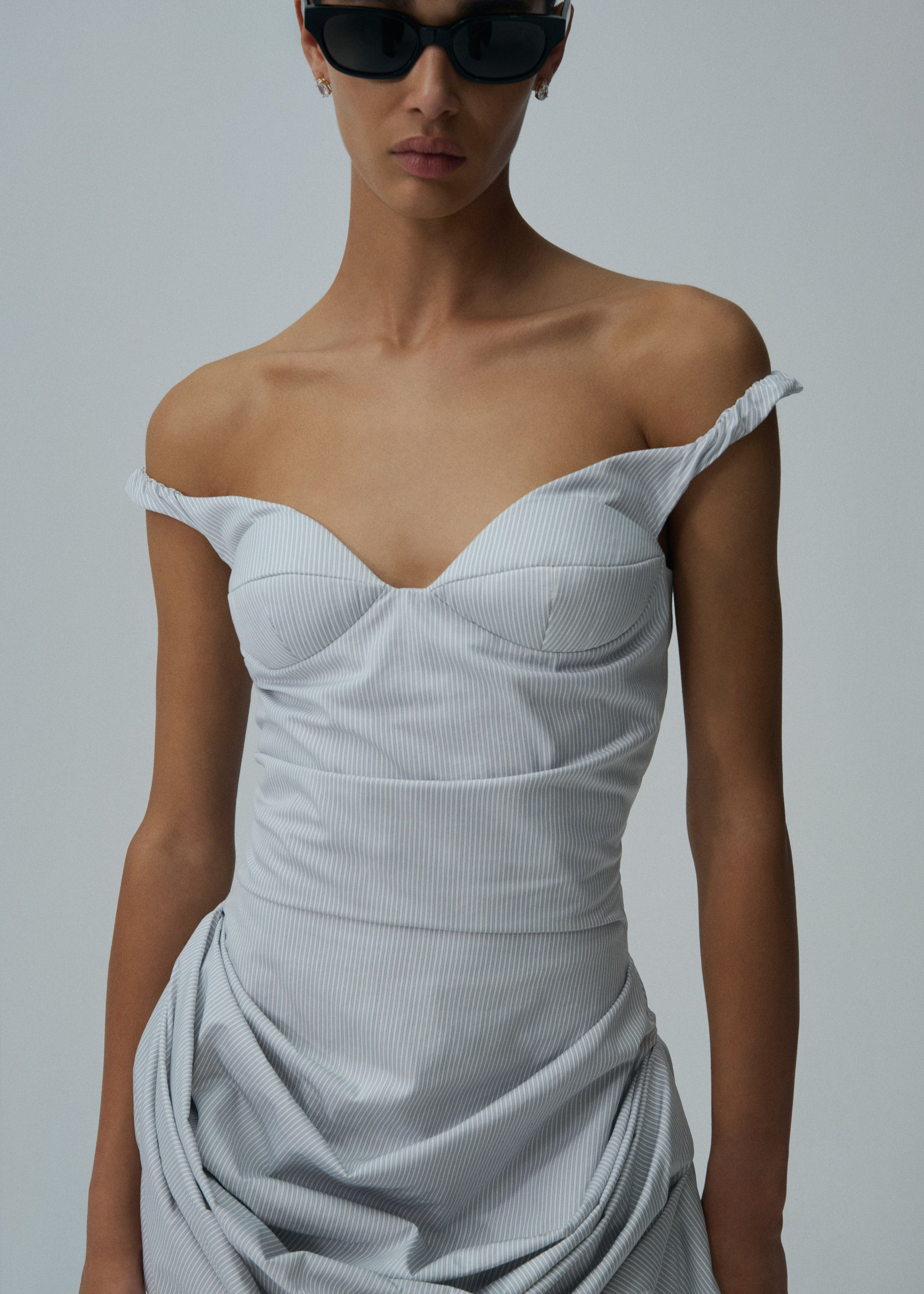 Off shoulder poplin bustier dress in grey stripes - 5