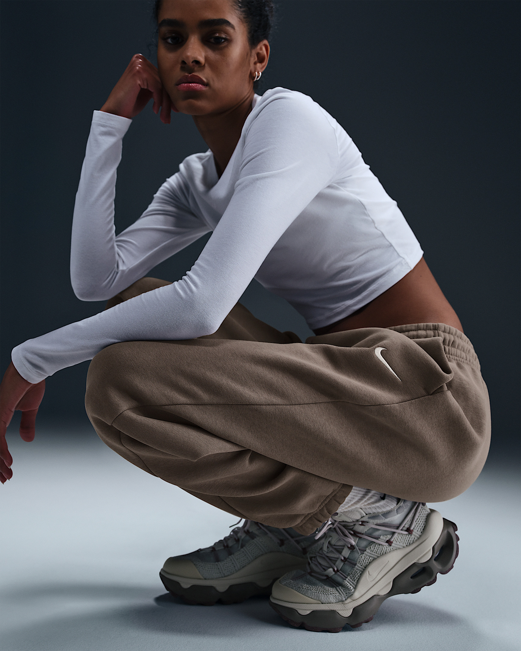 Nike Sportswear Phoenix Fleece Women's High-Waisted Oversized Sweatpants - 3