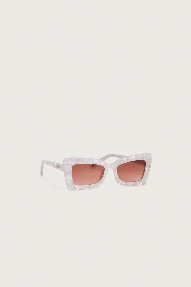 Cult Gaia ZAZA SUNGLASSES outlook