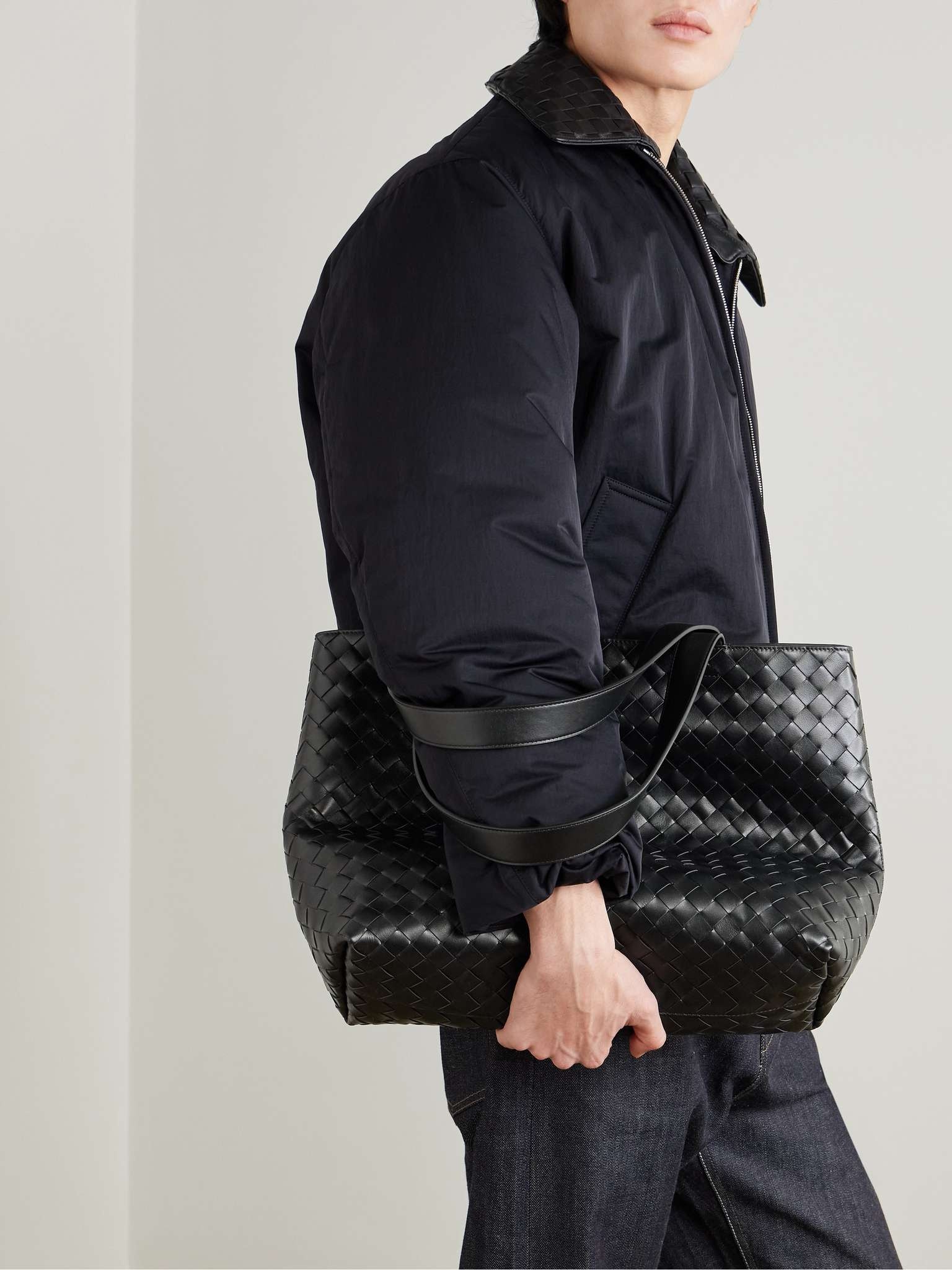 トートバッグ BOTTEGA VENETA BLACK LEATHER AVENUE SHOPPING BAG Bottega Veneta Avenue Small Intrecciato Leather Tote Bag