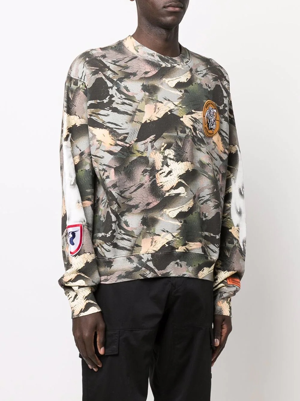 camo-print logo-patch sweatshirt - 3