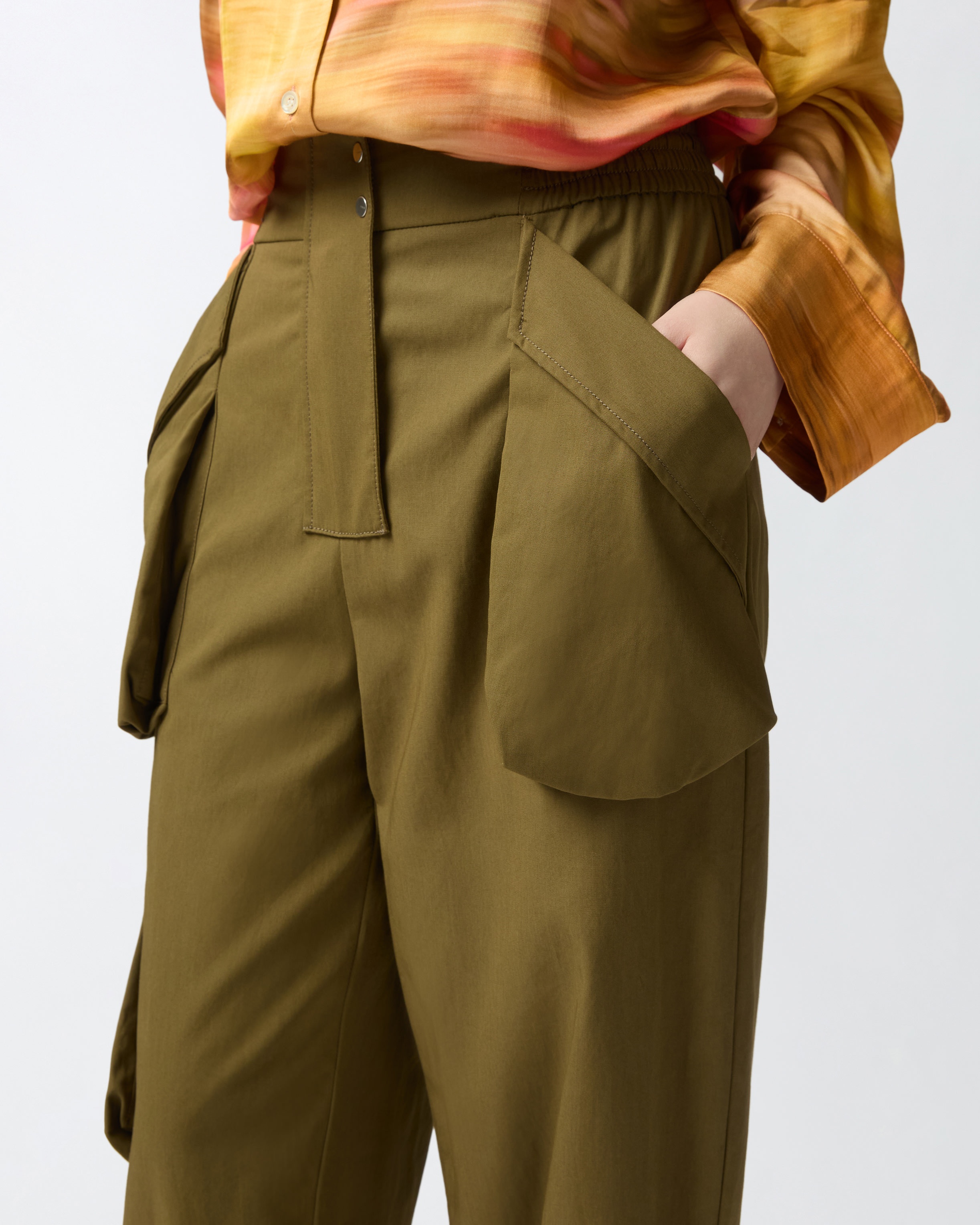 LIGHTWEIGHT CARGO TROUSERS WITH MAXI POCKETS - 5