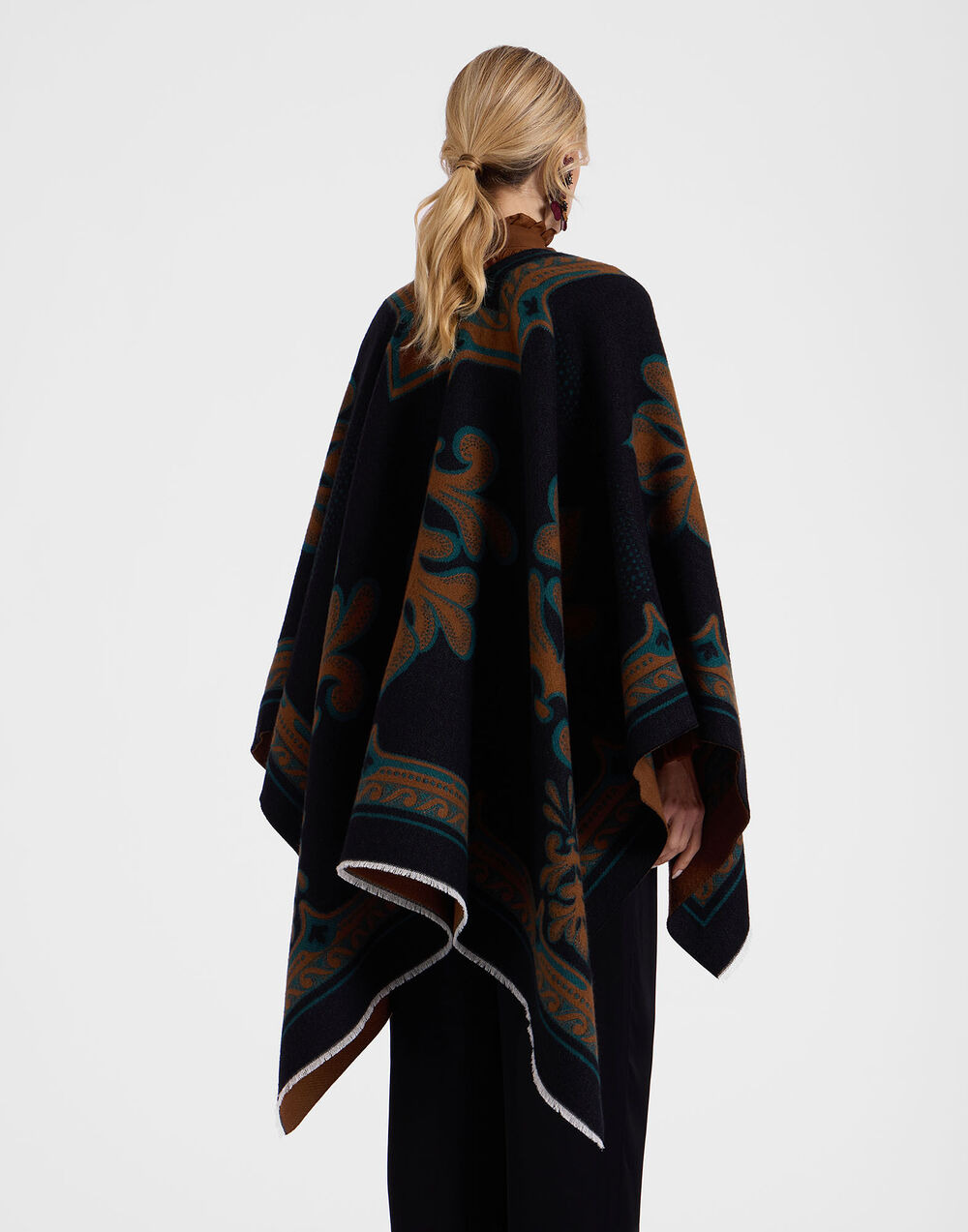 Poncho - 3