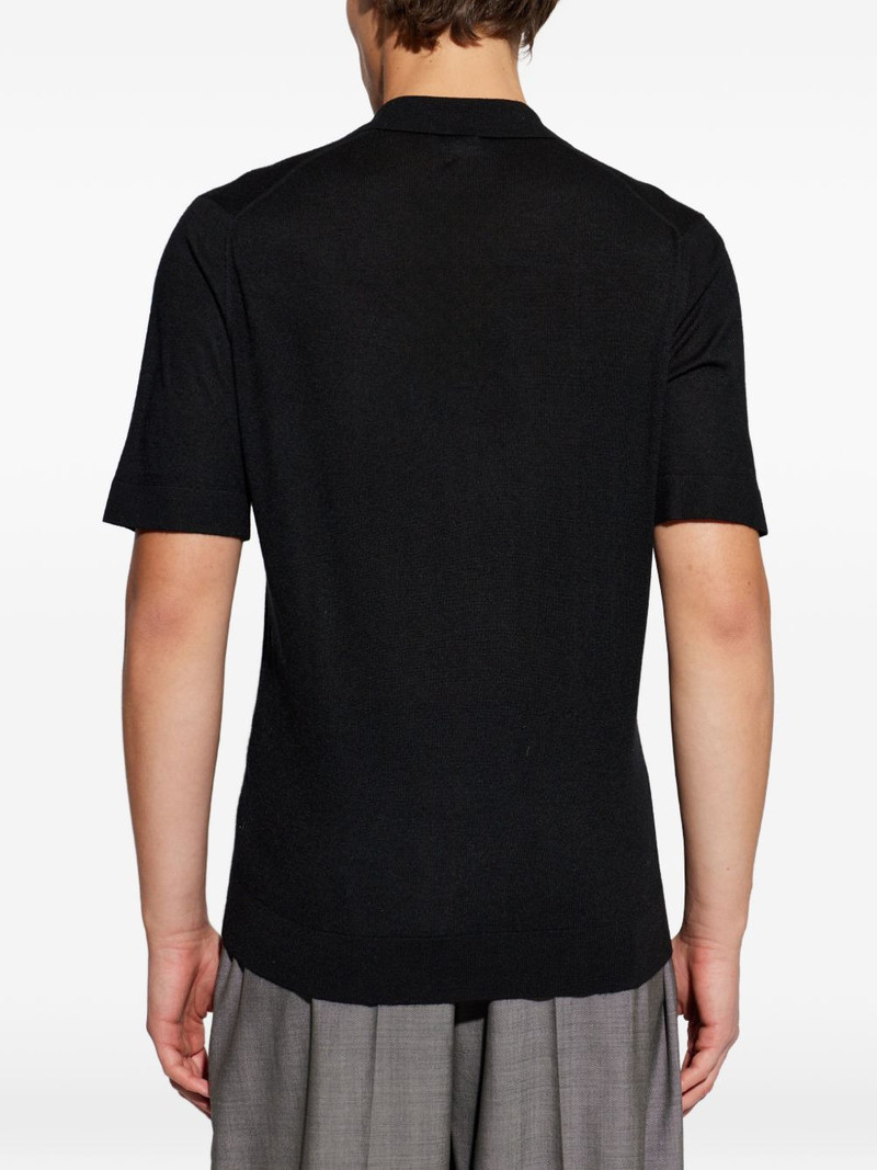 V-neck T-shirt 4