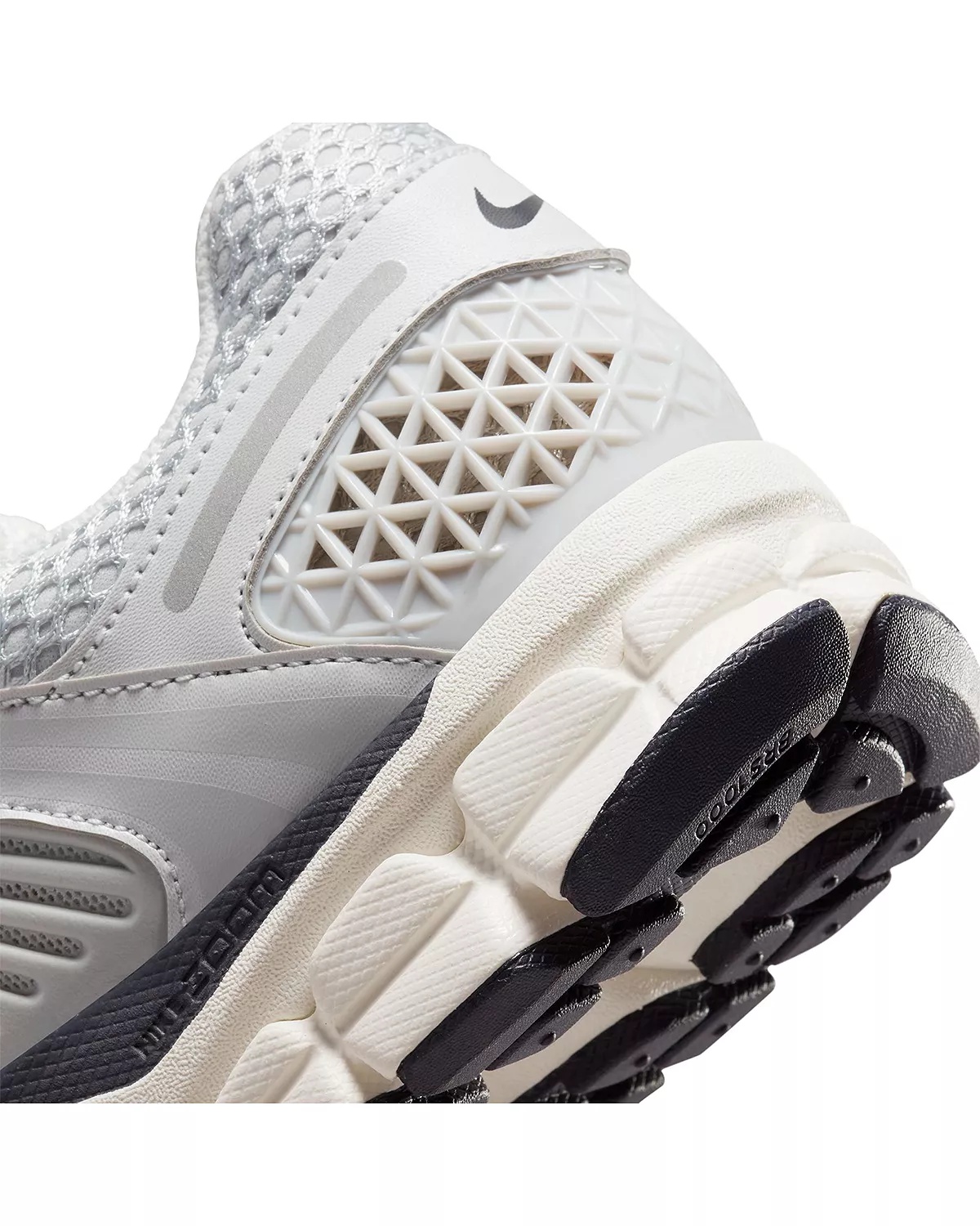 Women's Zoom Vomero 5 Sneakers - 6