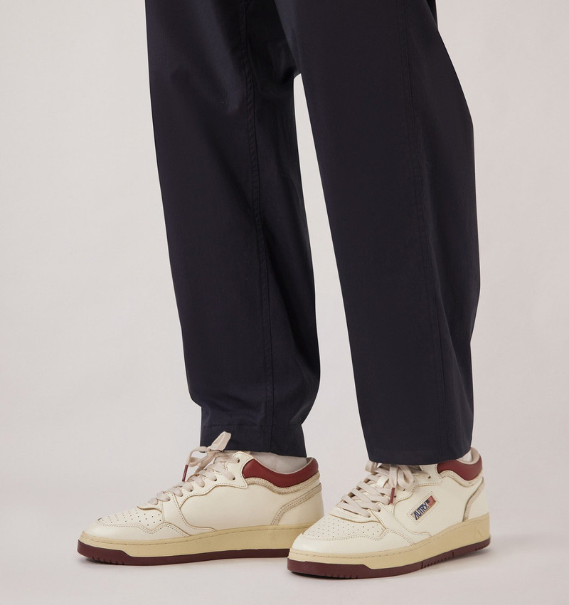 AUTRY MED-WAY SNEAKERS IN LEATHER COLOR MARSHMALLOW AND SYRAH outlook
