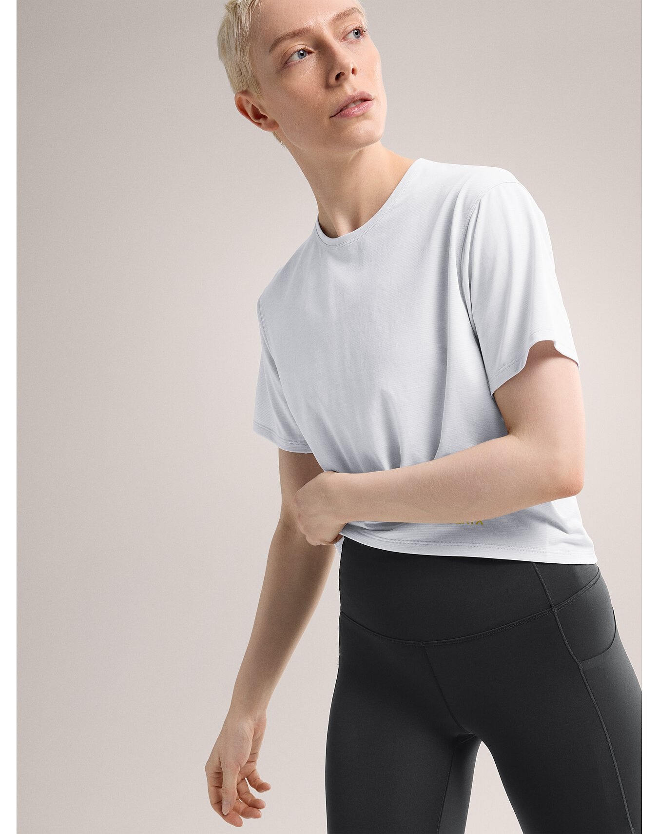 Taema Crop Logo T-Shirt - 7