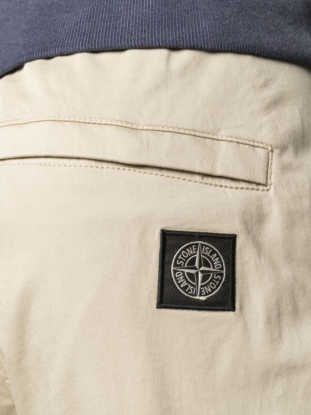 logo-patch detail chinos - 5