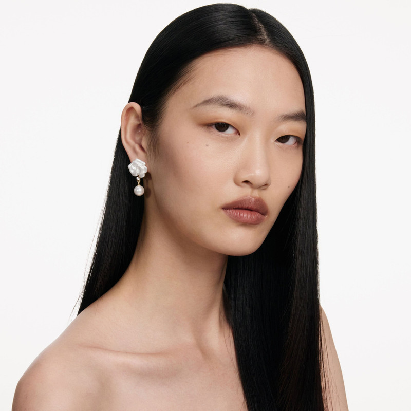 self-portrait Pearl Flower Earrings outlook