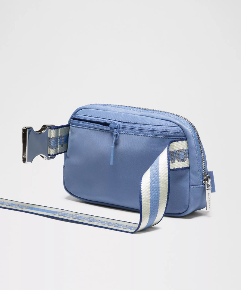 Everywhere Belt Bag 1L *Striped Wordmark 4