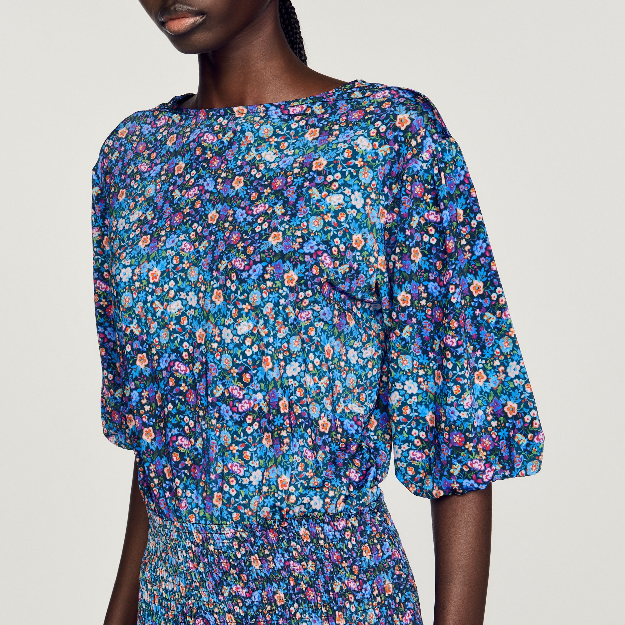 Short dress with floral print - 4