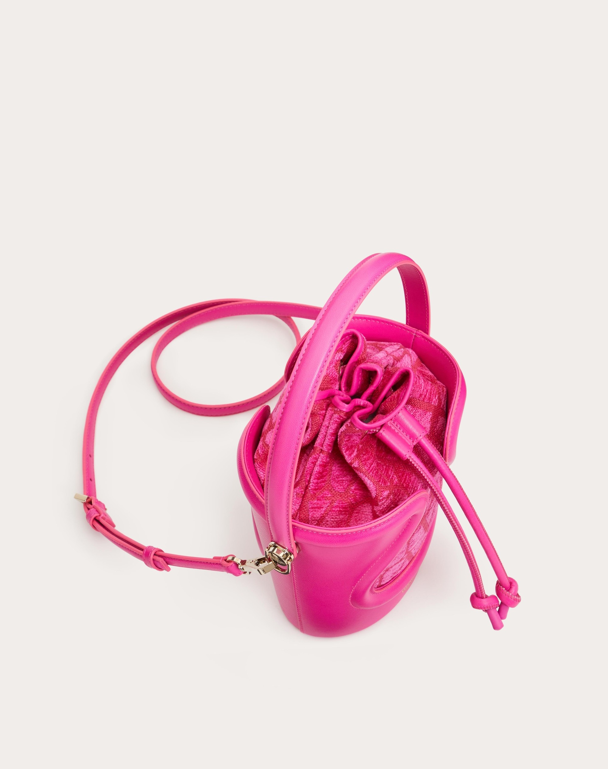 【VALENTINO】TOILE ICONOGRAPHE BUCKET BAG Valentino - Red bucket bag with Toile Iconographe print