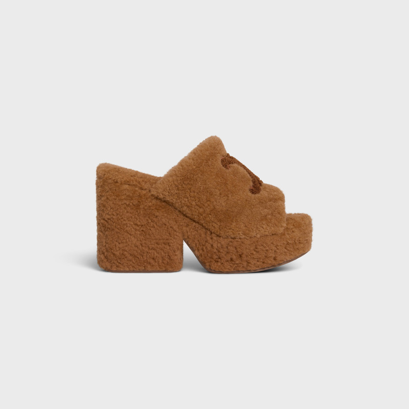 CELINE ELENA는 SHEARLING에 - 1