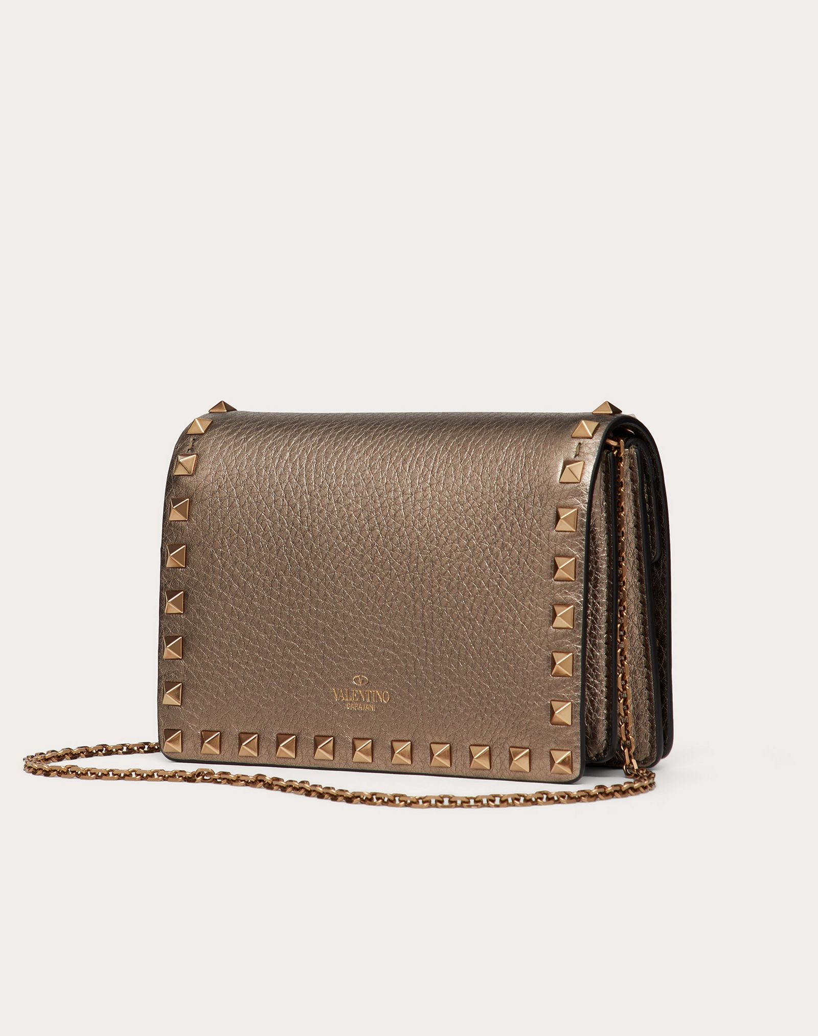 ROCKSTUD METALLIC GRAINY LEATHER CHAIN POUCH - 3