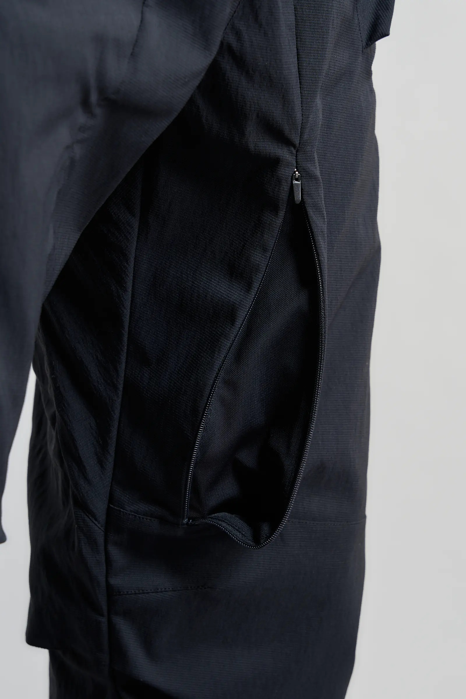 P24TS-DC schoeller® Dynamic Articulated Tec Sys Vent Trouser Black - 23