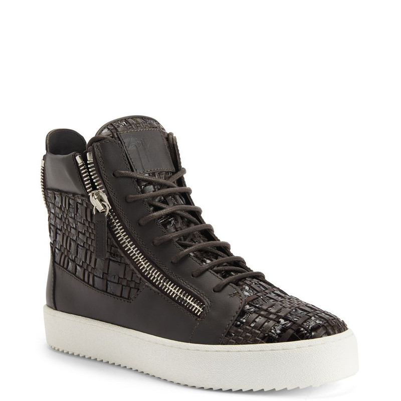 Giuseppe Zanotti Kriss outlook