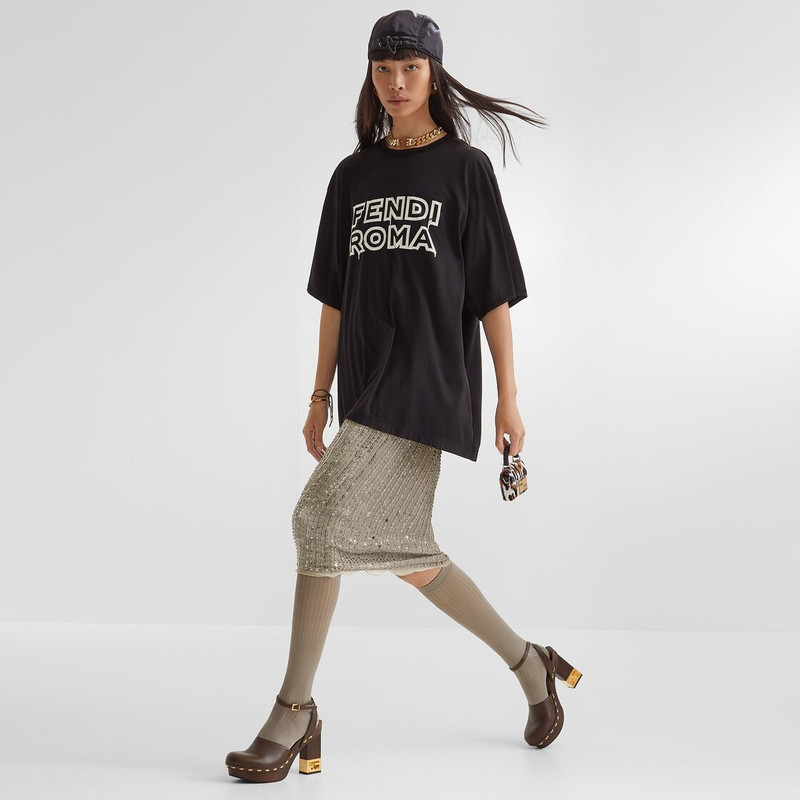 Oversized-fit, short-sleeved T-shirt. Made of washed black jersey embellished with the Fendi Roma lo 4