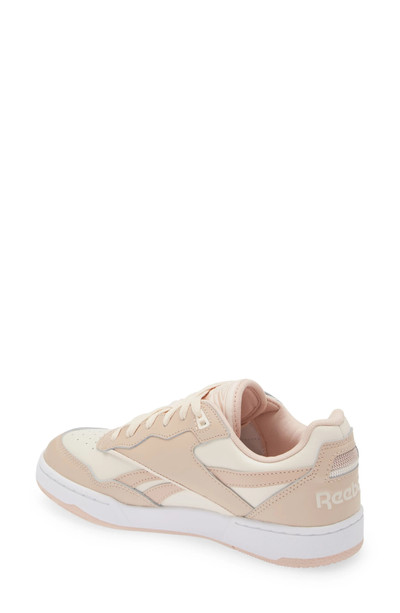 Reebok BB 4000 II Low Top Sneaker in Pinstu/Blush/Ftwwht outlook