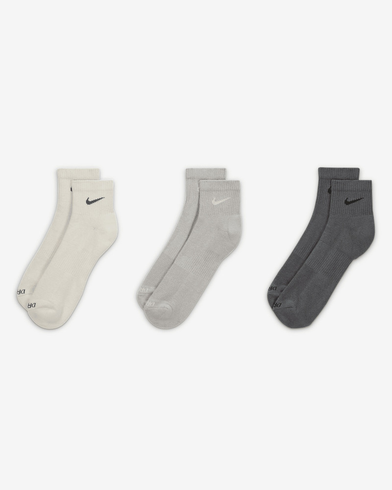 Nike Nike Everyday Plus Cushioned Training Ankle Socks (3 Pairs) outlook