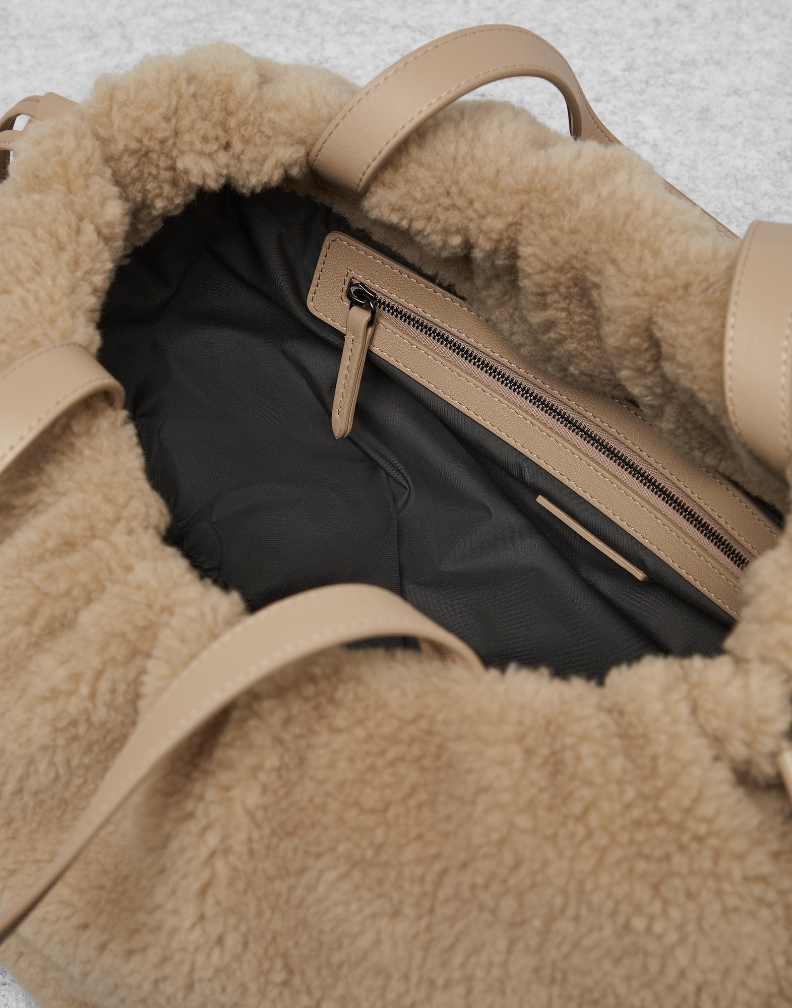 Virgin wool and cashmere fleecy soft shopper bag with shiny handles - 5