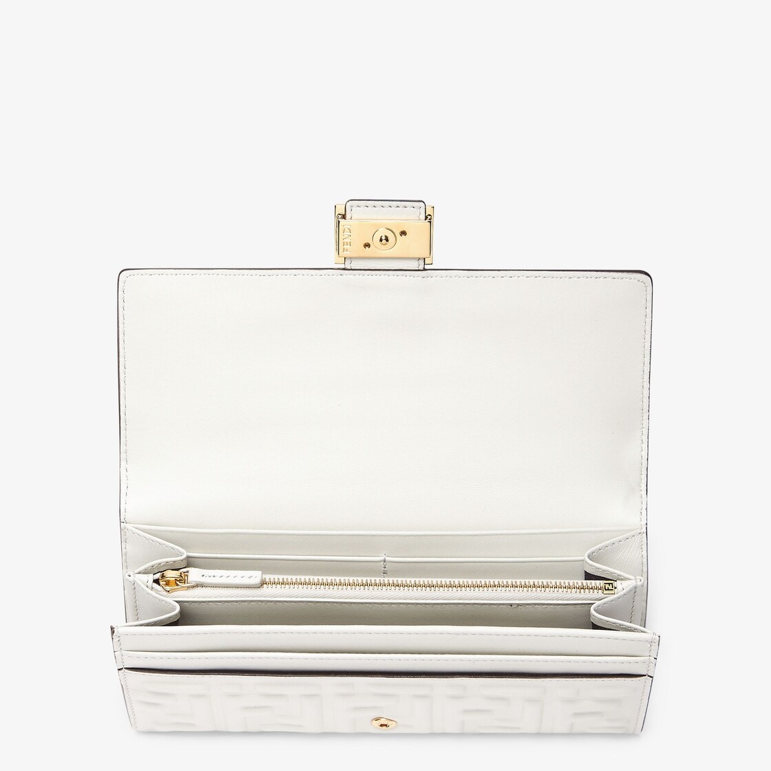 Baguette continental wallet with snap closure. Spacious and well organized, with two gusseted pocket 3