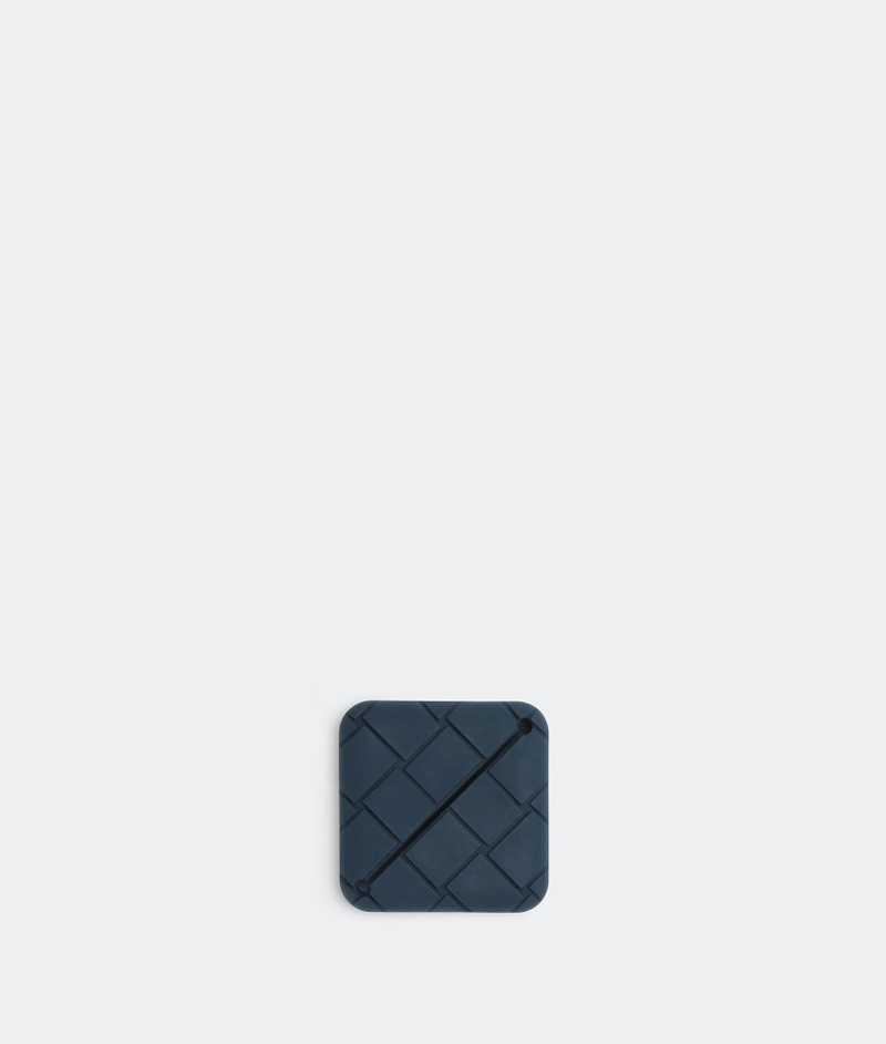 Bottega Veneta coin purse outlook