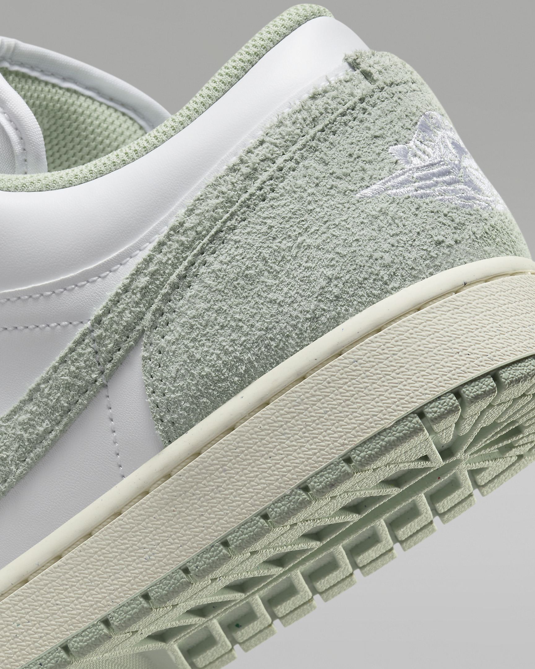 Men's Air Jordan 1 Low SE Shoes - 8