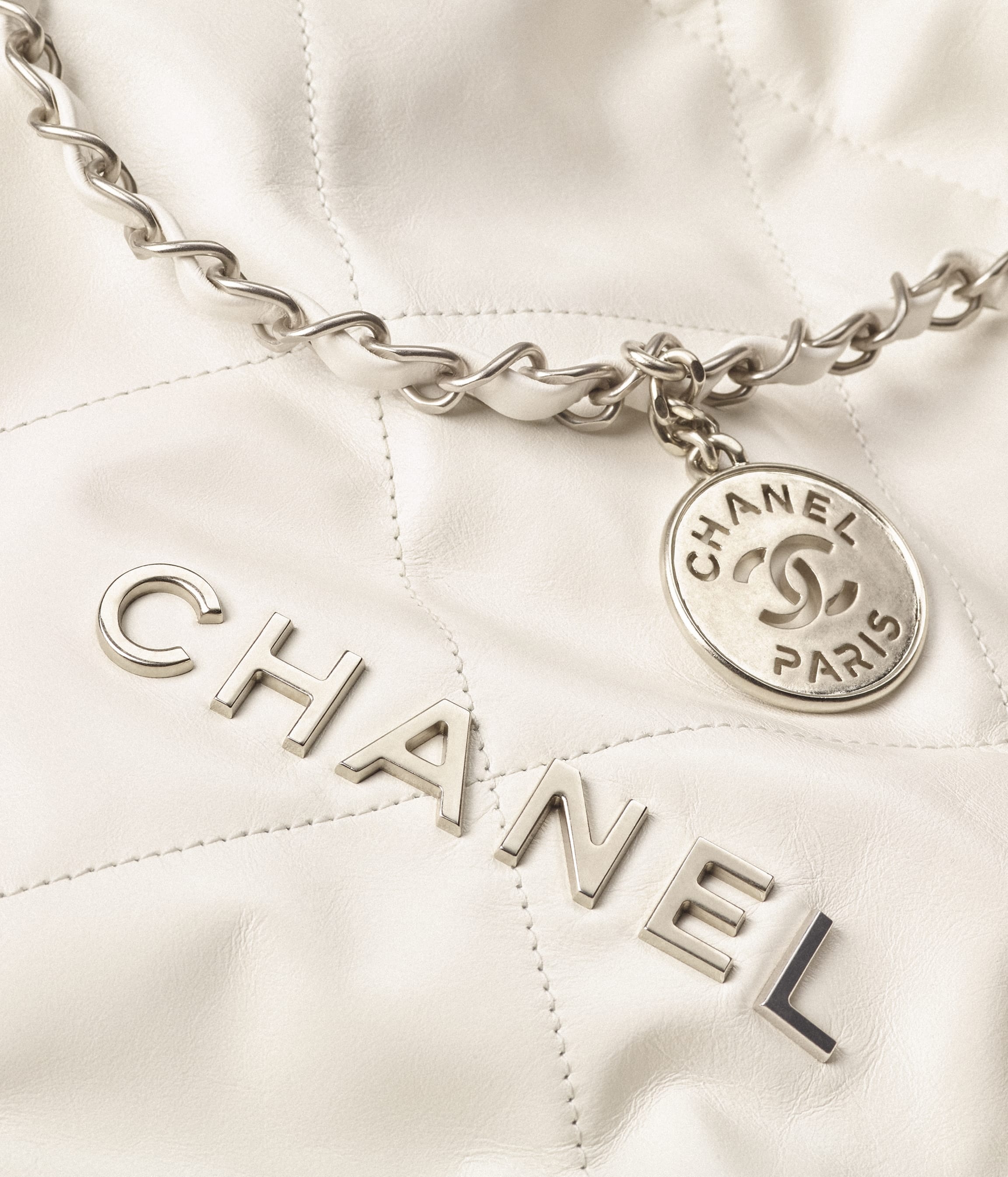 CHANEL 22 Small Handbag - 4