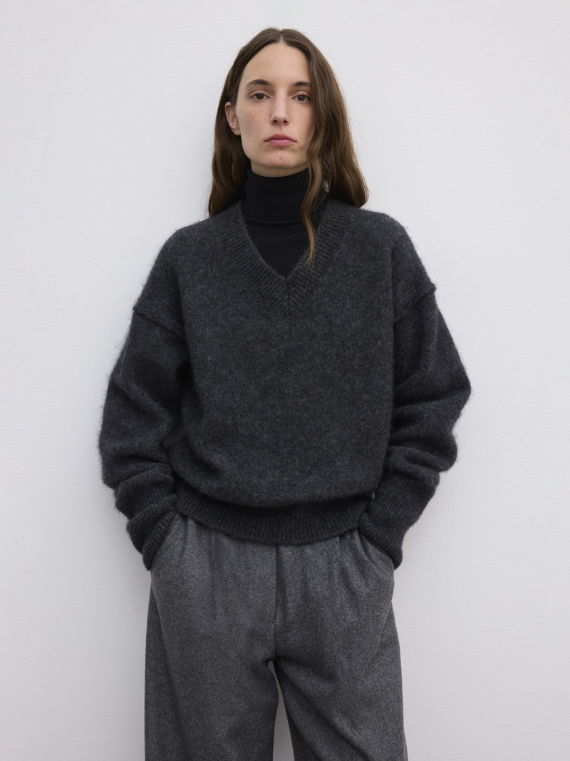 V-neck Alpaca Knit 1