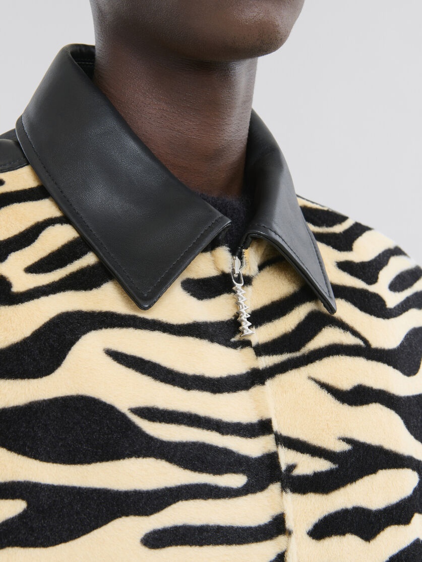 BLACK LEATHER AND TIGER PRINT SHEARLING JACKET - 4