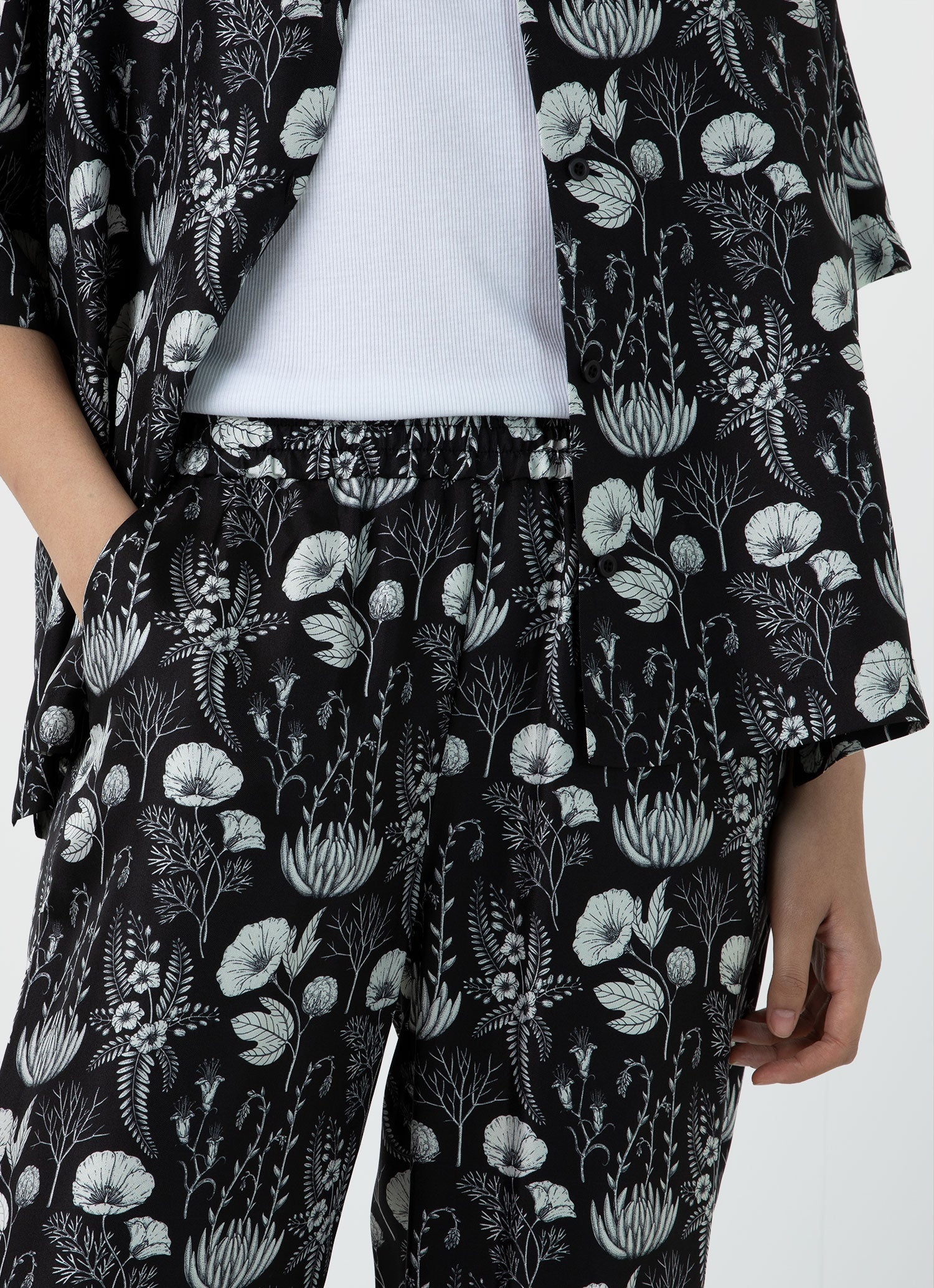 Silk Leaf Print Drawstring Trouser - 3