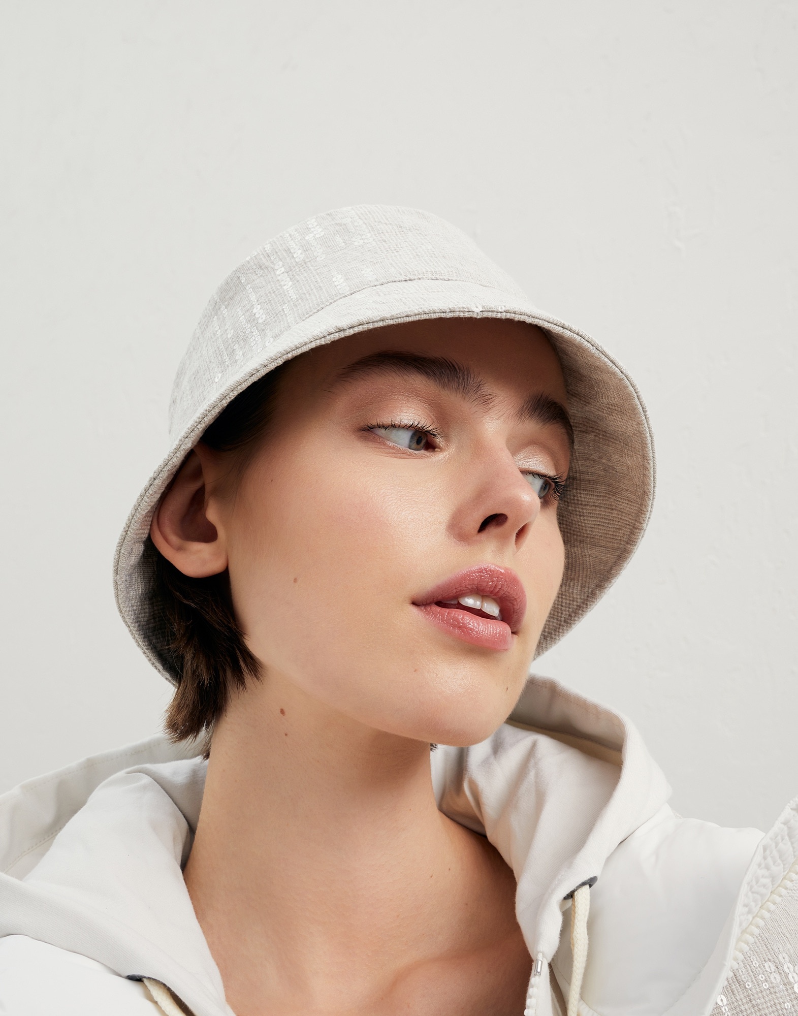 Dazzling linen Prince of Wales bucket hat with shiny tab - 3