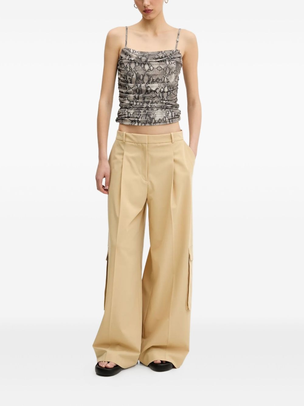 cargo-pockets trousers - 2