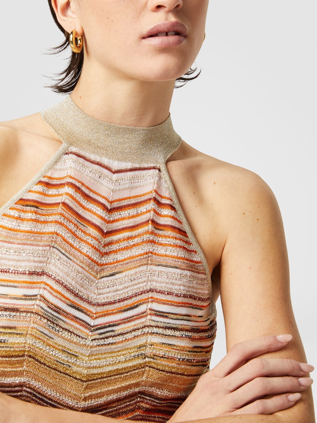 Short sleeveless chevron lamé dress with sequins and halter neckline - 5