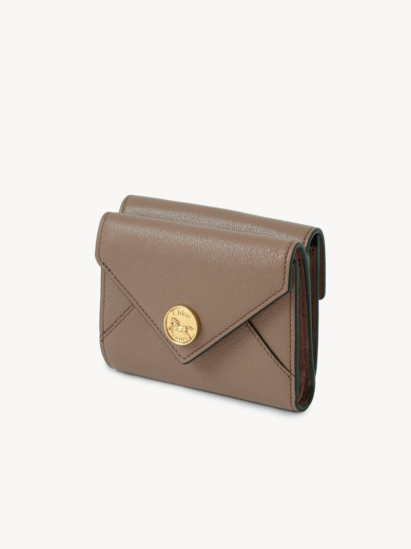 Chloé SMALL ENVELOPE TRI-FOLD IN GRAINED LEATHER outlook