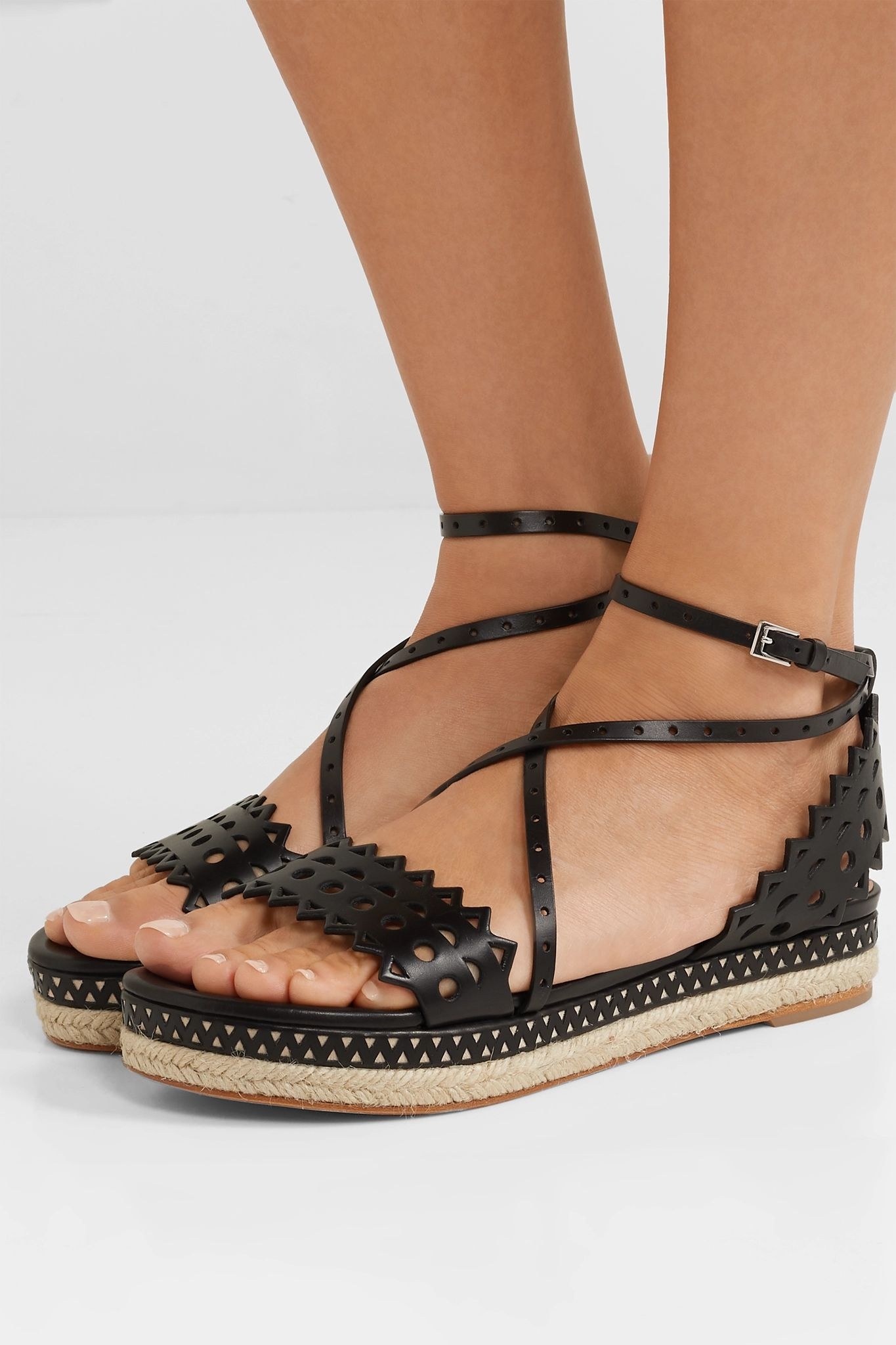 20 laser-cut leather sandals - 2