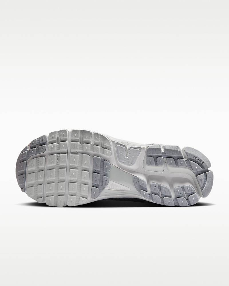 Nike Nike Zoom Vomero 5 Women's Shoe outlook