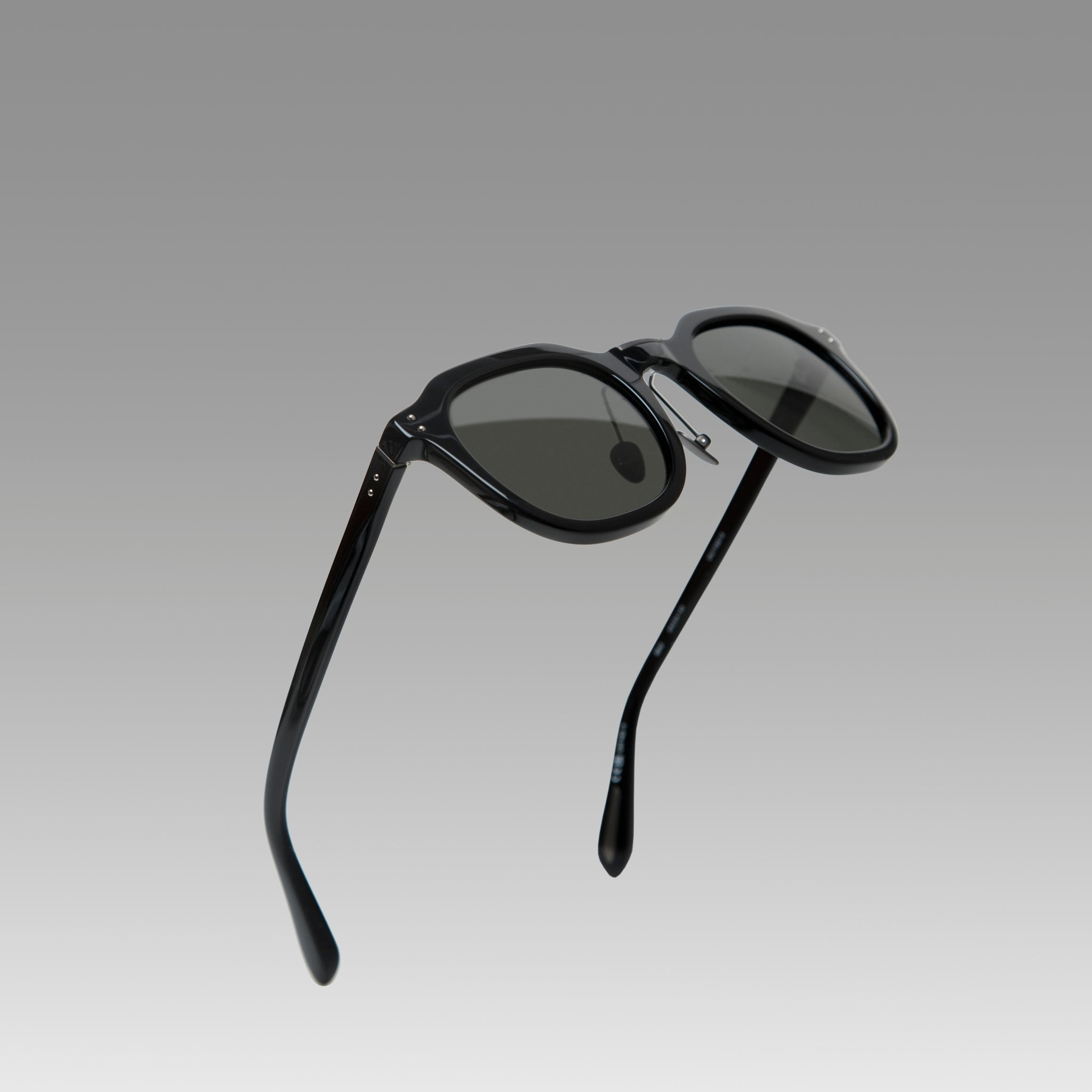 FLETCHER ANGULAR SUNGLASSES IN BLACK AND GREY - 3