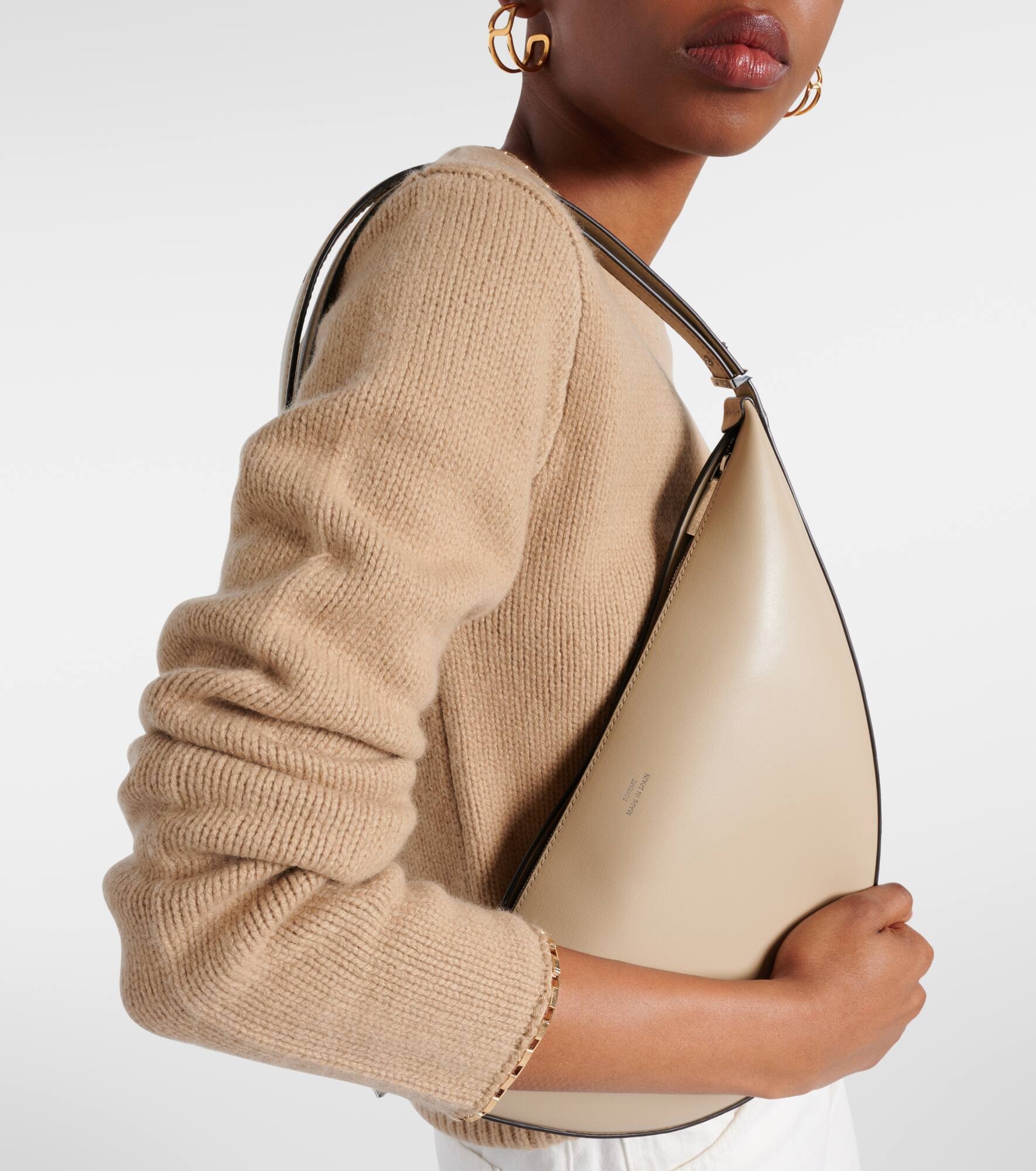 Totême Scoop Small leather shoulder bag | mytheresa | REVERSIBLE