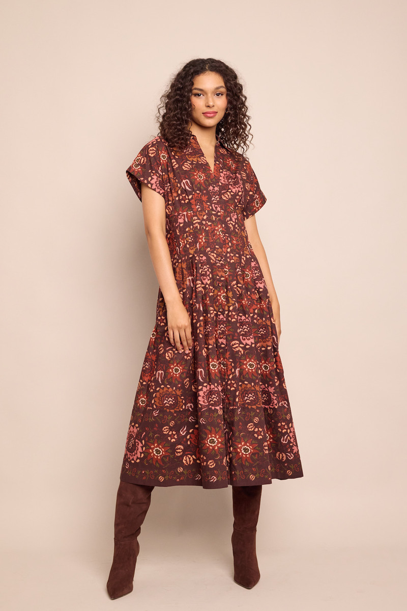 Cara Cara Nash Midi Dress
Midi Shirt Dress with a Perfect Fit-and-Flare Silhouette outlook