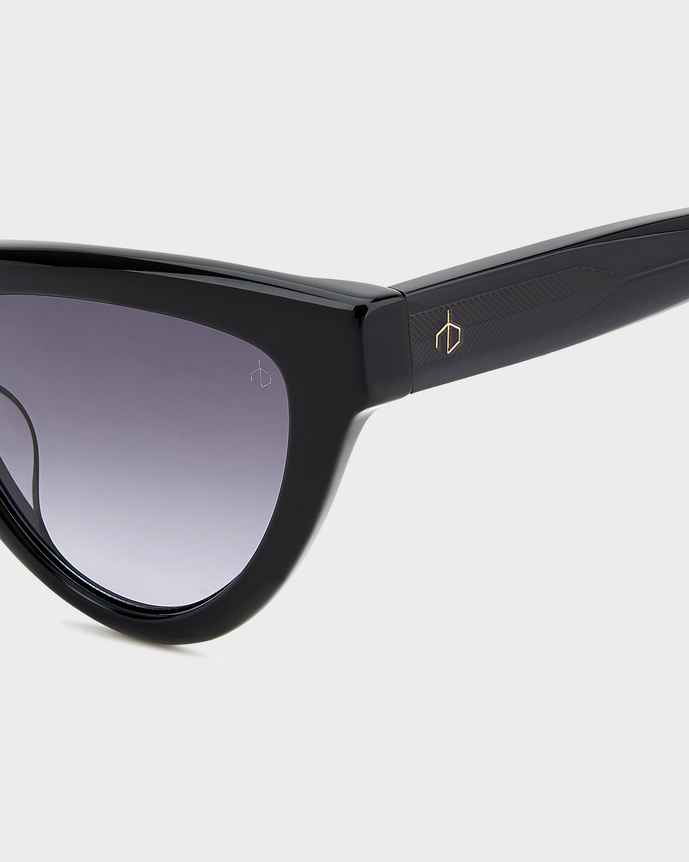 Jenna
Cat Eye Sunglasses - 3
