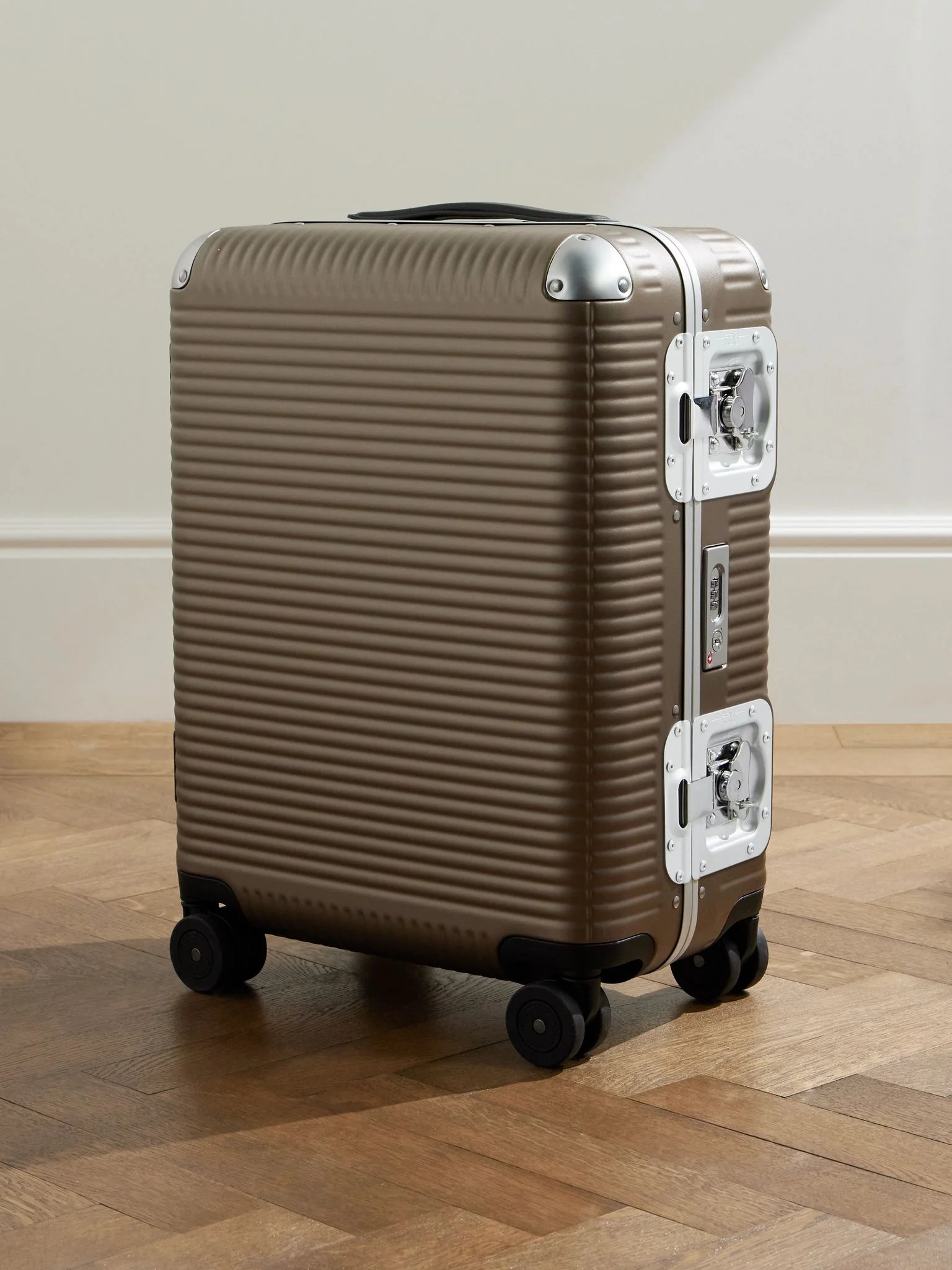Bank Spinner 55cm Leather and Aluminium-Trimmed Makrolon® Polycarbonate Suitcase Brown - 1